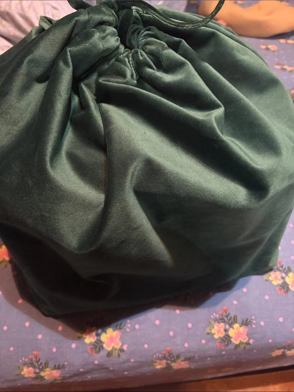 La Mer Green Velvet Jewelry Organizer Box with Cream Interior and Mirror